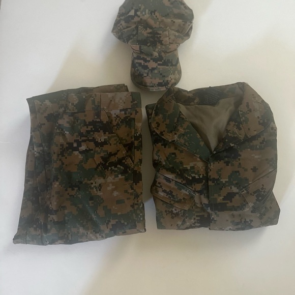 Green and Brown Camouflage Matching Set Durable Outdoor Wear - Picture 1 of 11